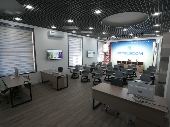 Smart classroom with collaborative seating
