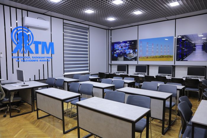 Radio and television engineering laboratory with video walls
